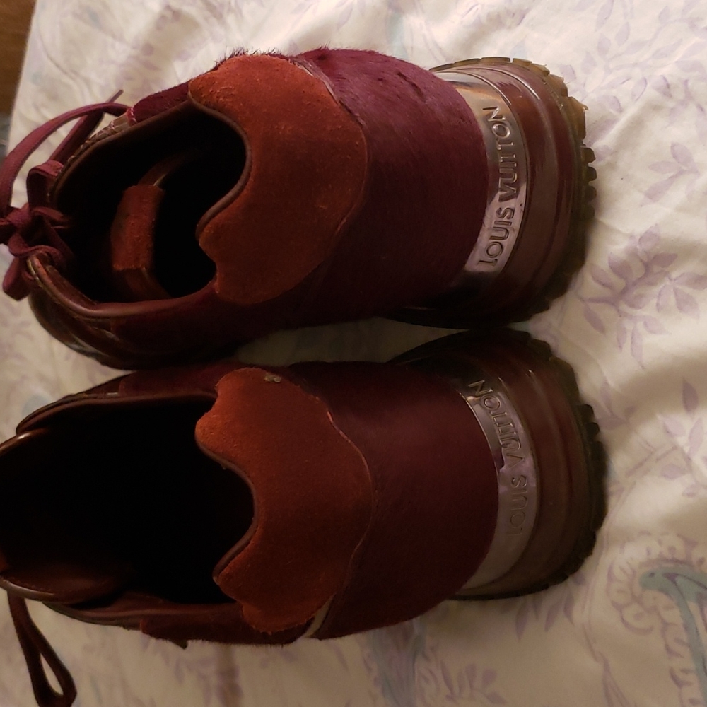 Women louis vuitton sneaker burgundy - Picture 2 of 4
